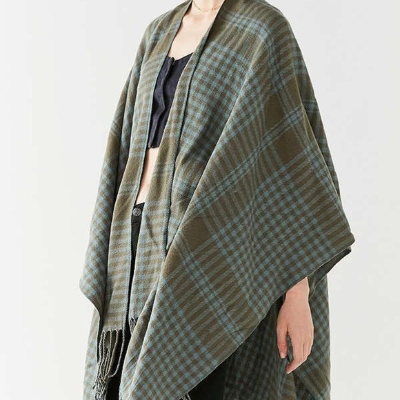 Urban Outfitters Green Plaid Poncho - Picture 3 of 7